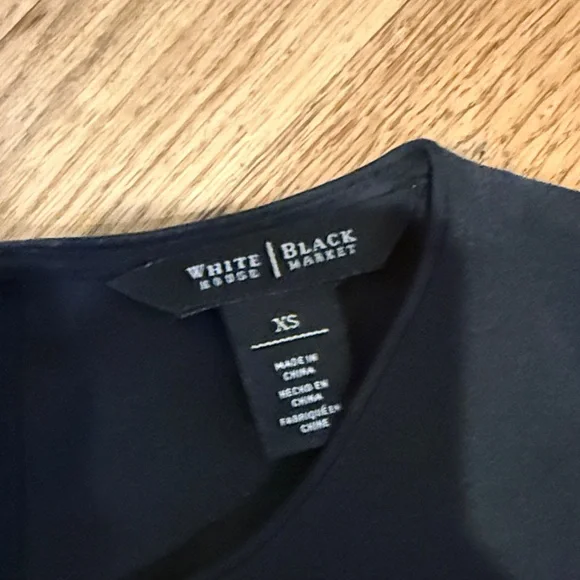 Black White House Black Market  blouse. Size XS - Picture 3 of 3